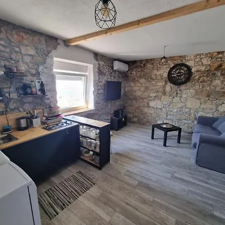 Kyra Сasa de vacaciones Rtina