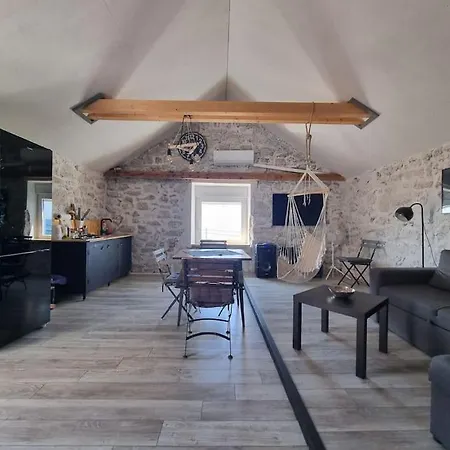 Kyra Сasa de vacaciones Rtina